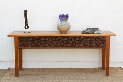 Beautifully carved single slab - beautifully,