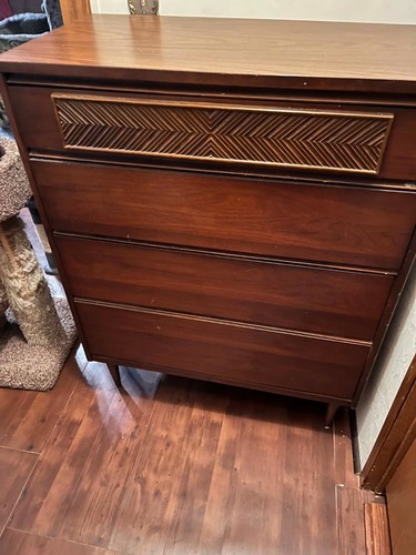 Bassett walnut vintage chest - ,